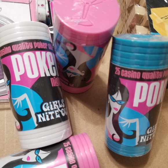 Set of 'Girls Nite Out' fun party games with a Cosmopolitan recipe magnet - Picture 4 of 6